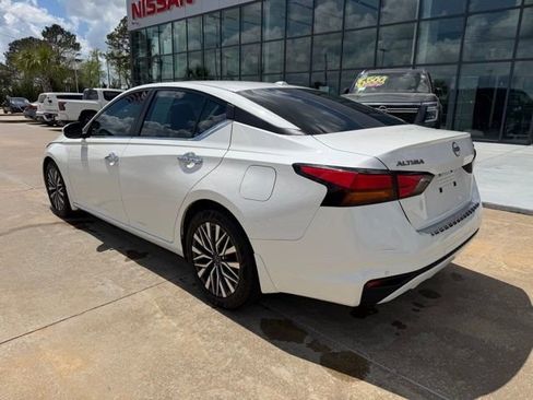 Used 2023 Nissan Altima 2.5 SV image 3