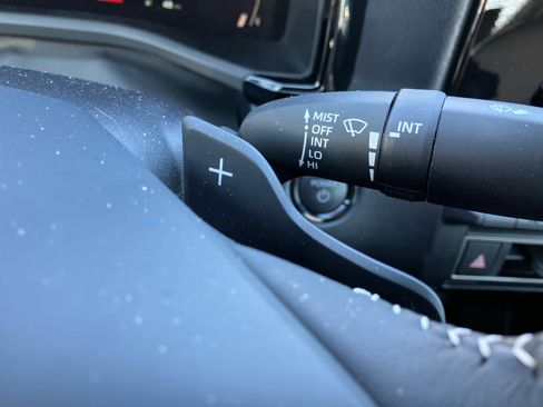 Used 2025 Toyota Camry SE image 21