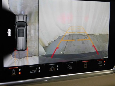 Used 2024 GMC Yukon Denali w/ Advanced Technology Package image 27