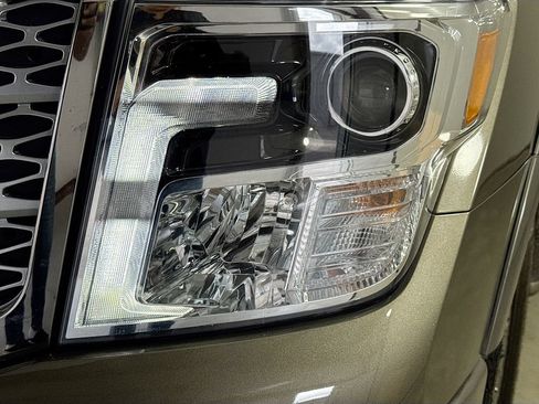 Used 2018 Nissan Titan Platinum Reserve w/ Platinum Utility Package AWD/4WD image 36