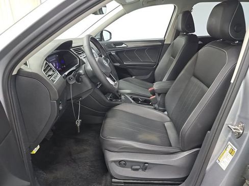 Used 2023 Volkswagen Tiguan SE FWD image 6