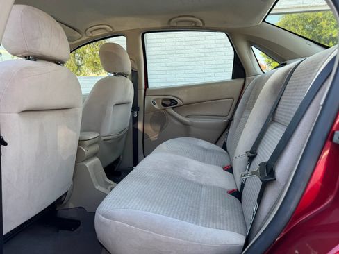Used 2003 Ford Focus SE FWD image 18