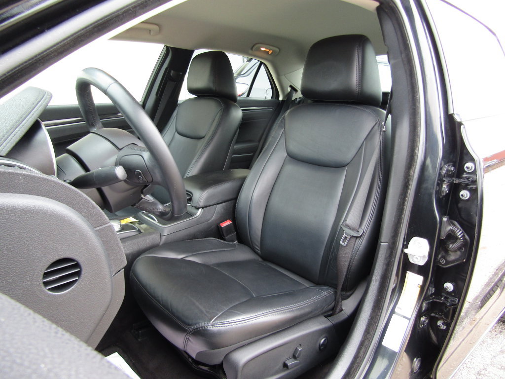 Used 2017 Chrysler 300 Limited RWD image 16