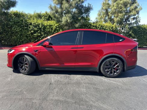 Used 2023 Tesla Model X Plaid image 3
