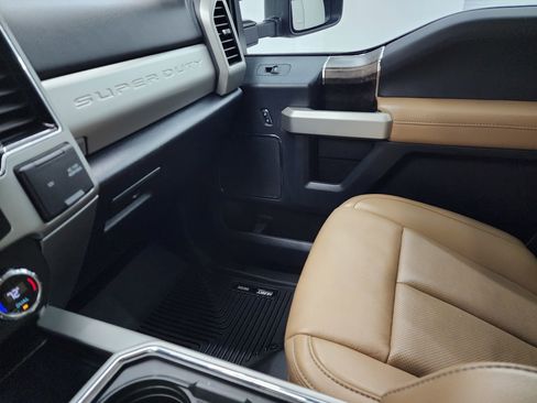 Used 2022 Ford F250 Lariat w/ Tremor Off-Road Package image 12