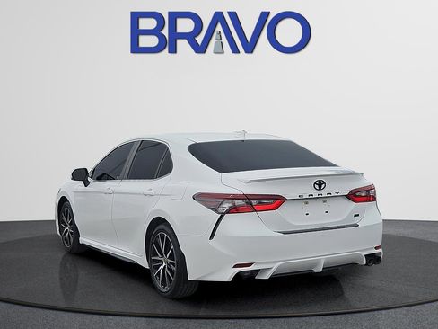 Used 2023 Toyota Camry SE FWD image 5