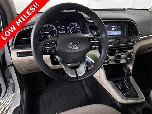 Used 2019 Hyundai Elantra SE image 21