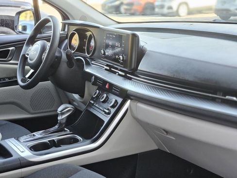 Used 2022 Kia Carnival LX image 14