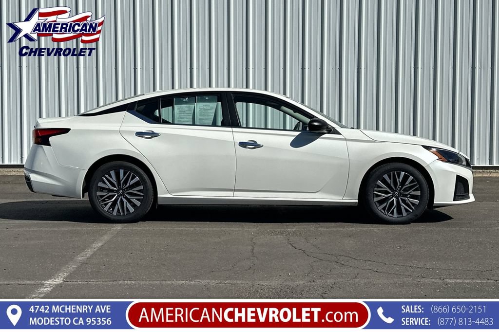 Used 2024 Nissan Altima 2.5 SV FWD image 3