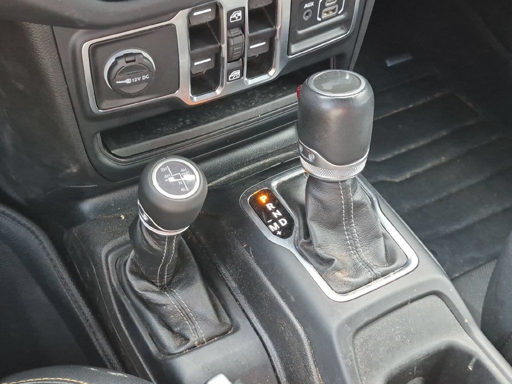 Used 2024 Jeep Wrangler Unlimited Sahara w/ Technology Group AWD/4WD image 16