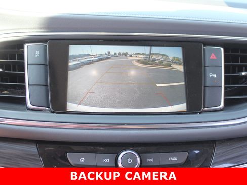 Used 2018 Buick Enclave Essence FWD image 21