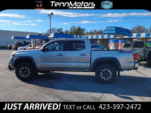 Used 2017 Toyota Tacoma TRD Off-Road image 6