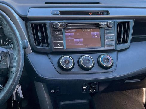 Used 2017 Toyota RAV4 LE image 7