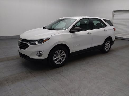 Used 2018 Chevrolet Equinox LS FWD image 2