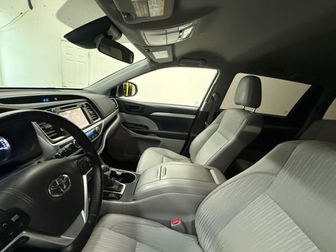 Used 2017 Toyota Highlander Plus image 16