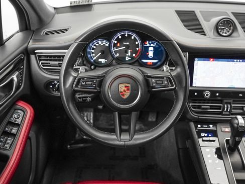 Used 2024 Porsche Macan w/ Premium Plus Package image 16