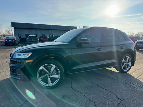 Used 2020 Audi Q5 2.0T Titanium Premium Plus w/ Premium Plus Package image 4