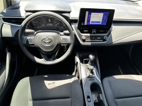 Used 2025 Toyota Corolla LE FWD image 10