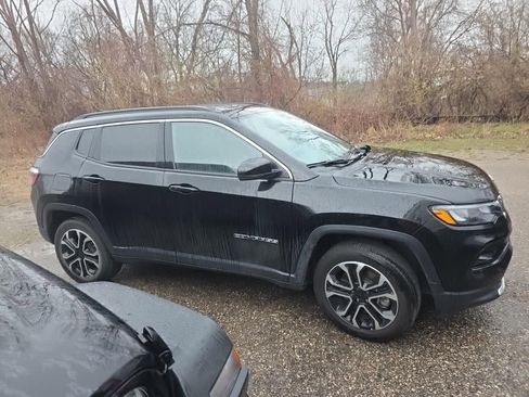 Used 2024 Jeep Compass Limited image 1