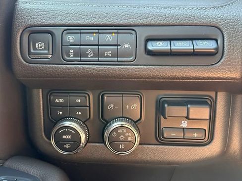 Used 2023 GMC Yukon Denali w/ Denali Reserve Package AWD/4WD image 20