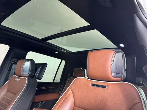Used 2023 GMC Yukon XL Denali Ultimate image 12