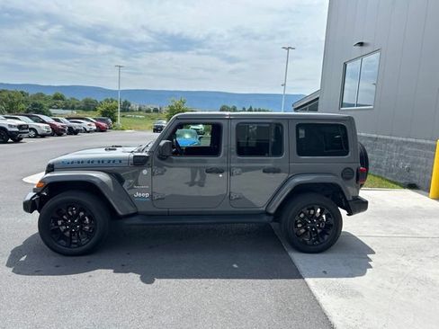 Used 2022 Jeep Wrangler Unlimited Sahara AWD/4WD image 2