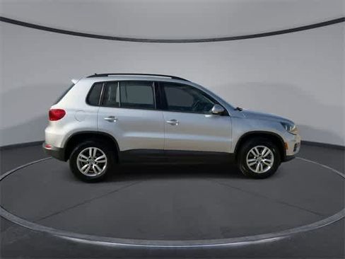 Used 2017 Volkswagen Tiguan S image 9