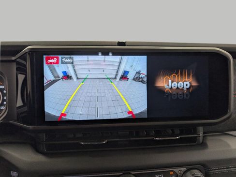 Used 2025 Jeep Wrangler Unlimited Rubicon AWD/4WD image 15