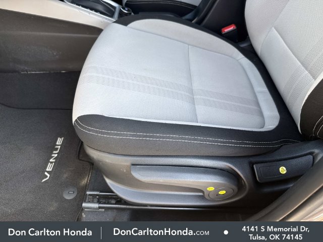 Used 2025 Hyundai Venue SEL FWD image 12