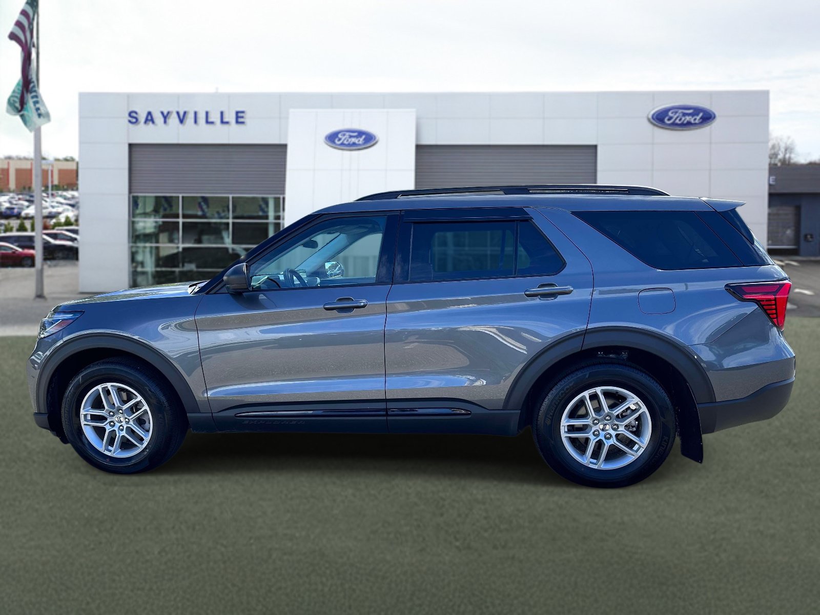 Used 2026 Ford Explorer Active AWD/4WD image 2