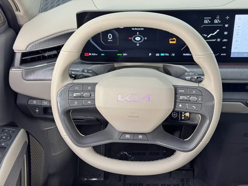 Used 2024 Kia EV9 Land image 22