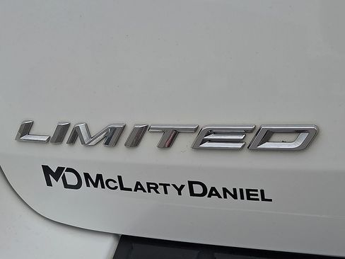Certified 2022 Ford Explorer Limited w/ Limited Technology Package AWD/4WD image 9