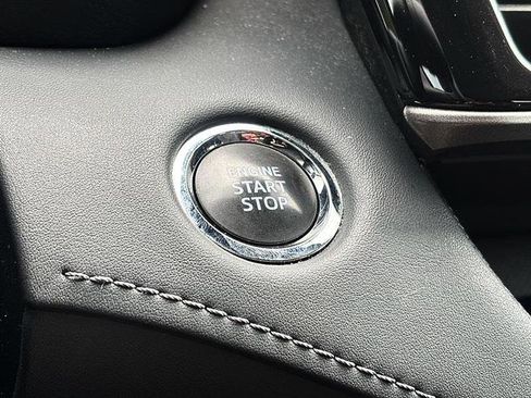 Used 2023 Toyota Highlander LE FWD image 23