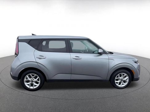 Used 2025 Kia Soul LX w/ LX Technology Package FWD image 16