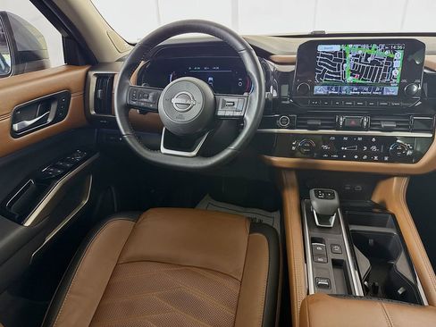 Used 2024 Nissan Pathfinder Platinum image 27