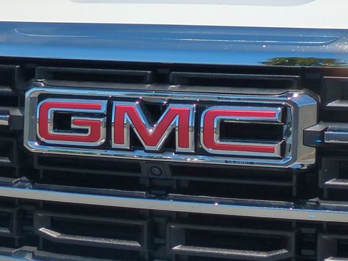 Certified 2026 GMC Acadia Elevation FWD image 33