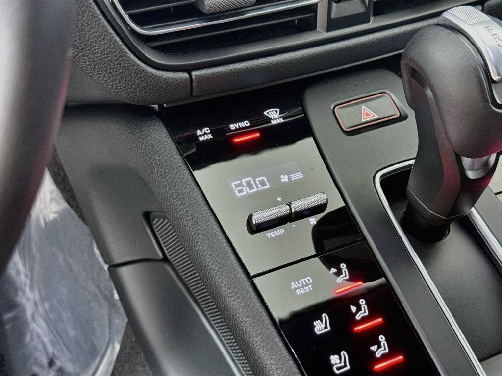 Certified 2026 Porsche Macan AWD/4WD image 17
