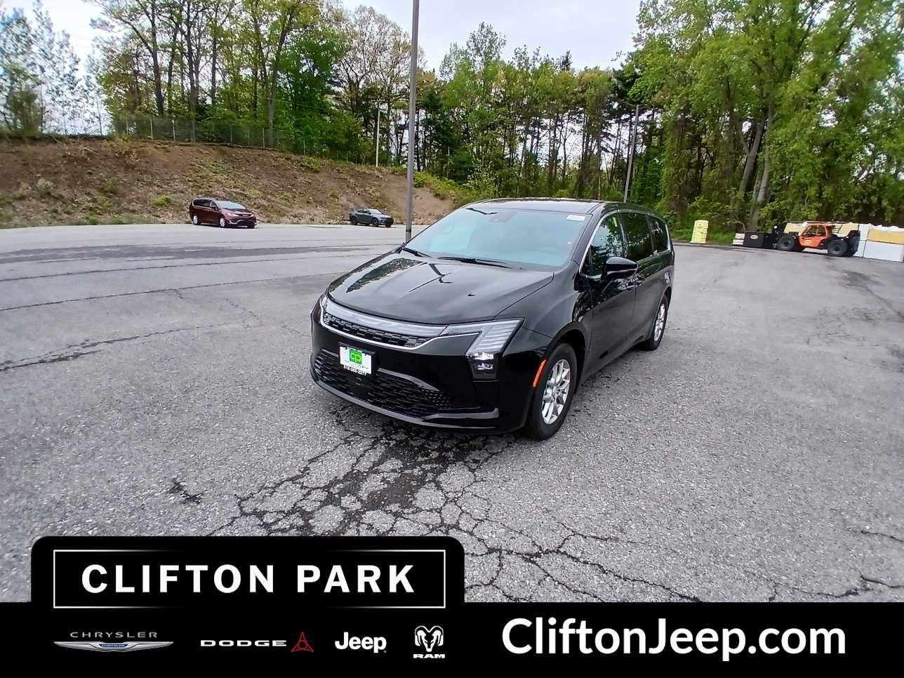 New 2027 Chrysler Pacifica Select FWD image 1