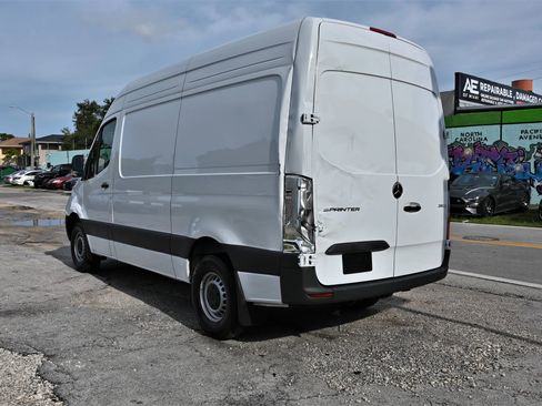 Used 2025 Mercedes-Benz Sprinter 2500 image 4