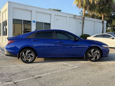 Used 2025 Hyundai Elantra Sport FWD image 3