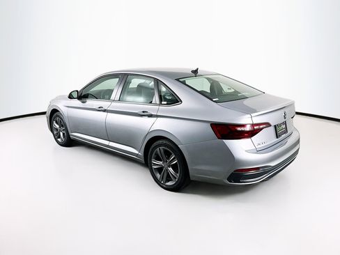 Used 2024 Volkswagen Jetta SE image 5