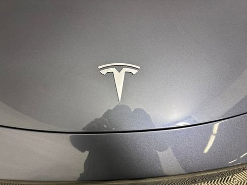 Used 2021 Tesla Model Y Long Range image 9