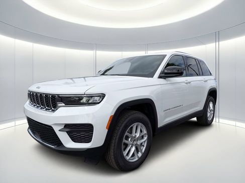 New 2026 Jeep Grand Cherokee Laredo X RWD image 8