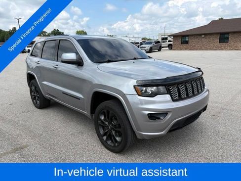 Used 2018 Jeep Grand Cherokee Altitude AWD/4WD image 8