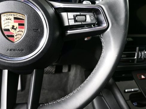 Certified 2025 Porsche Macan image 11