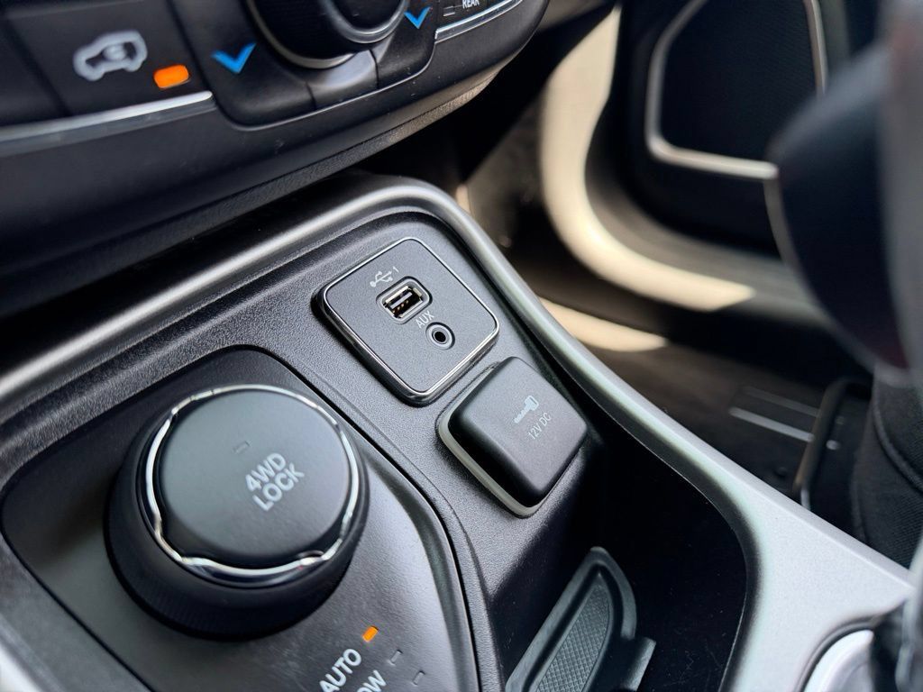 Used 2019 Jeep Compass Sport AWD/4WD image 14