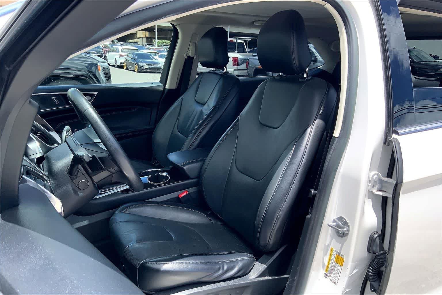 Used 2018 Ford Edge Titanium w/ Equipment Group 301A FWD image 11