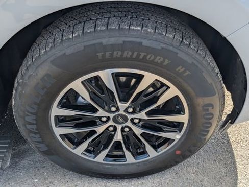 Used 2025 Ford Expedition Platinum AWD/4WD image 20