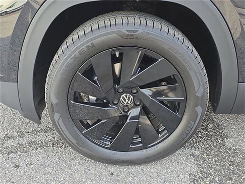 New 2026 Volkswagen Atlas SE image 7