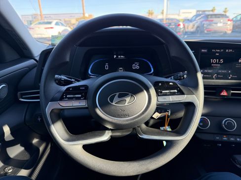 Certified 2025 Hyundai Elantra SE w/ Cargo Package image 9